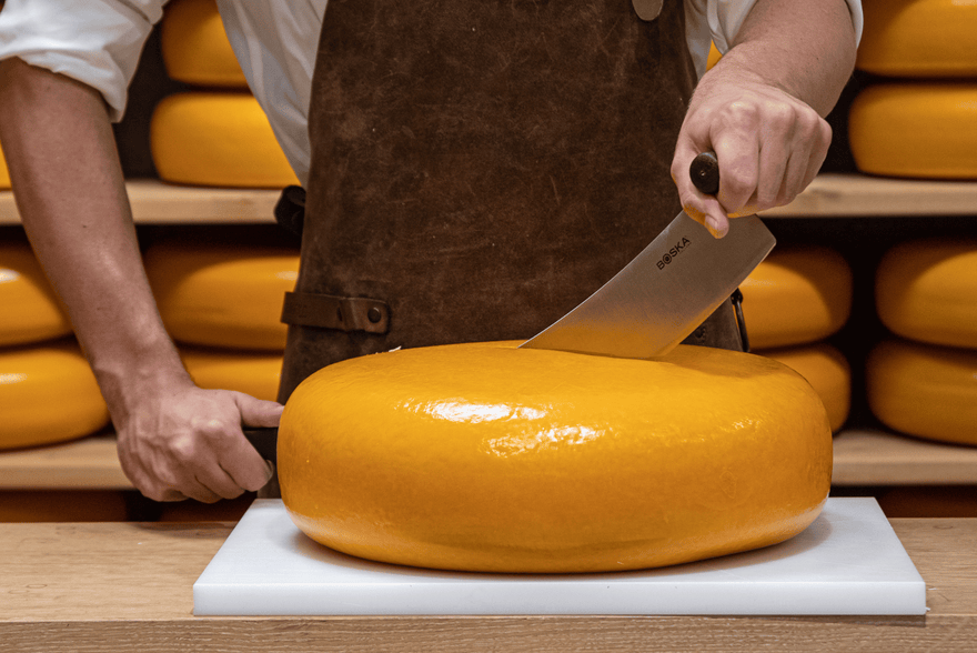 Professional cheese knives: how to keep them sharp