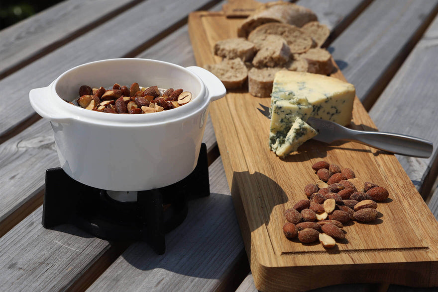 Camembert uit de oven met blauwschimmel en gerookte amandelen