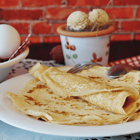 BOSKA employees make pancakes at nursing home