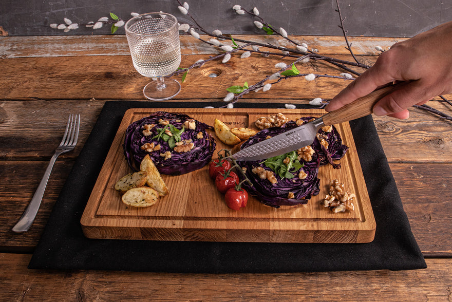 Rode kool steak uit de oven met walnoten en rucola