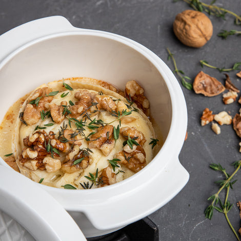 Warme geitenkaas met walnoten, honing en tijm