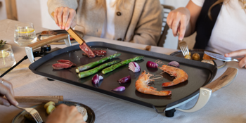 Fettfreies Kochen mit der elektrischen Grillplatte