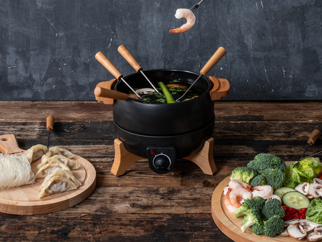 Hot pot in electric fondue set