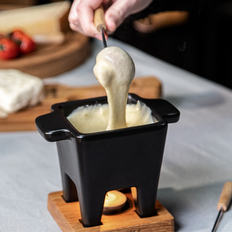 Mini Garlic Rolls from the Oven - Cheese Fondue Dipper Idea