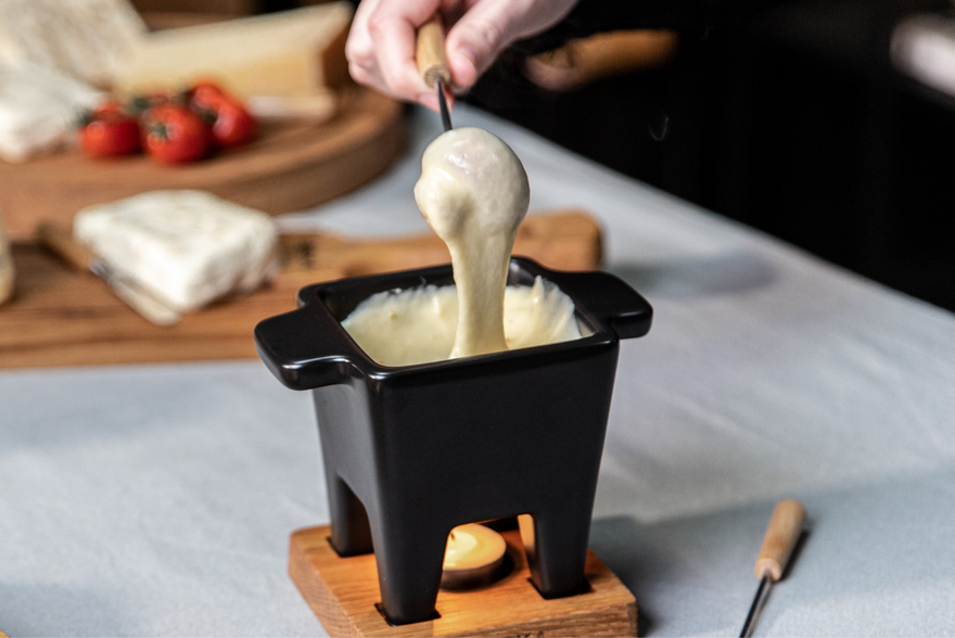 Mini Garlic Rolls from the Oven - Cheese Fondue Dipper Idea