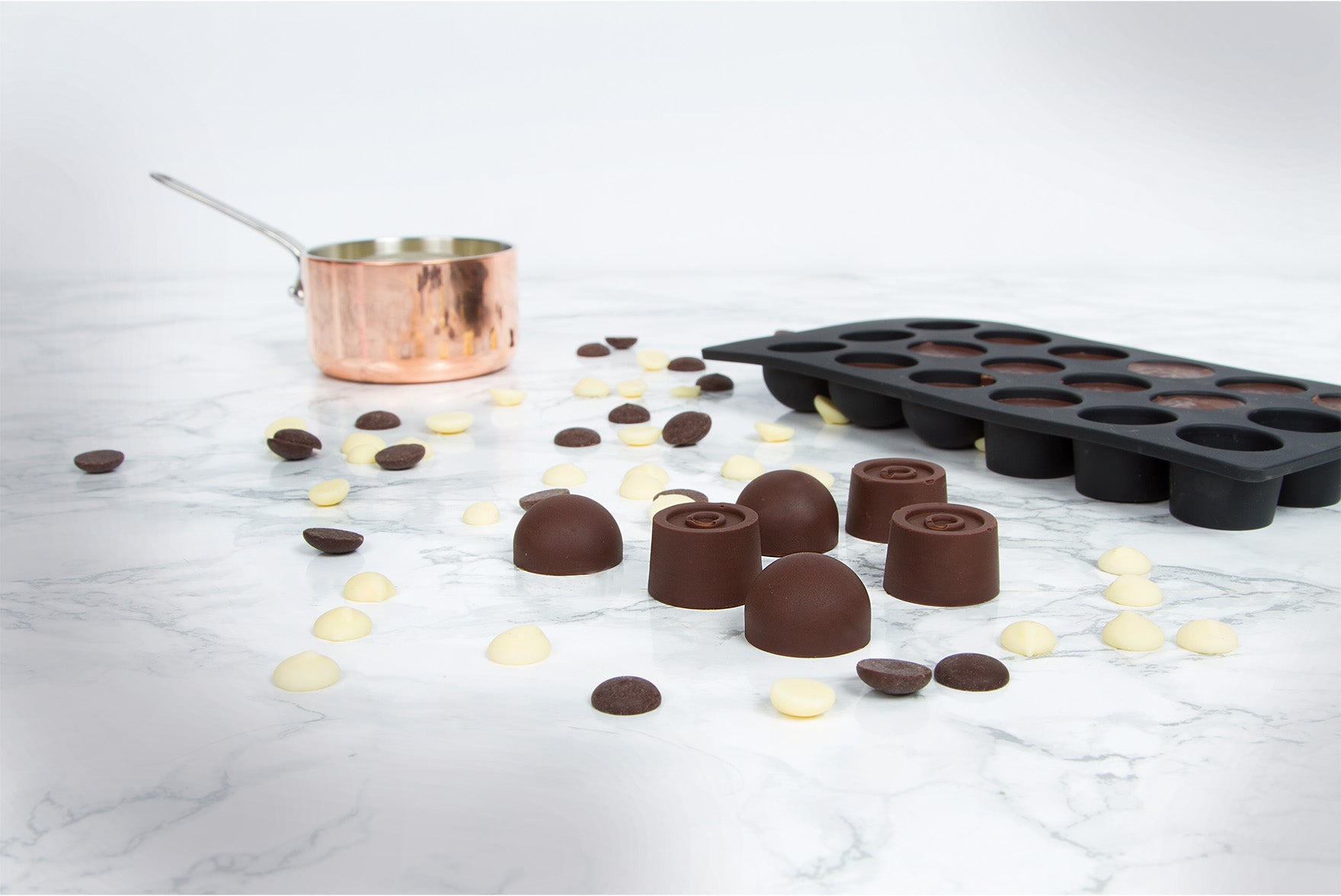 Pure chocolate bonbons with vanilla ganache filling | BOSKA Food Tools