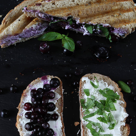 Tosti – Blauwe Bessen & Geitenkaas