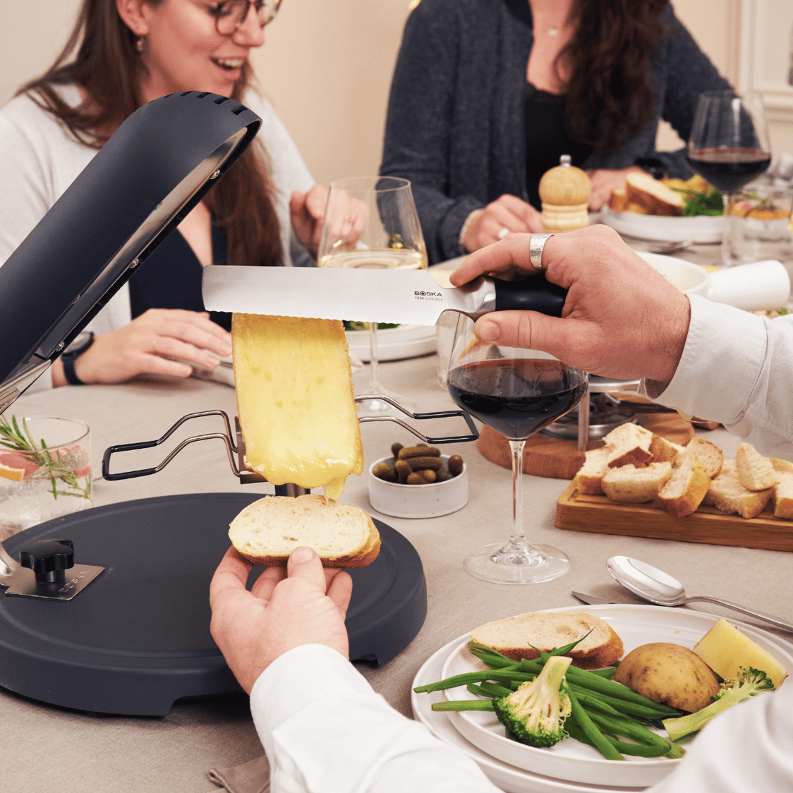 Raclette Quattro Black: Raclette Machine, Bold Design | 2.5m Cord ...