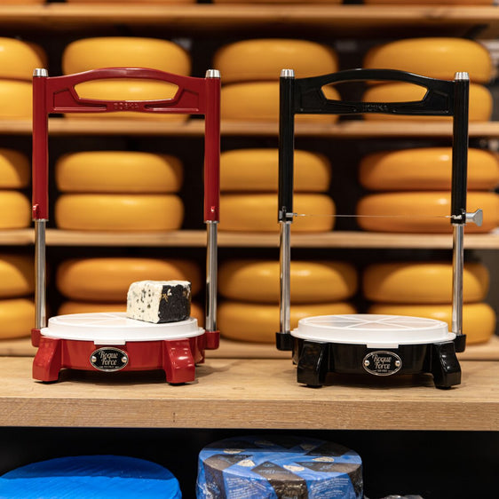 Rode en zwarte versie van kaassnijmachine RoqueForce®