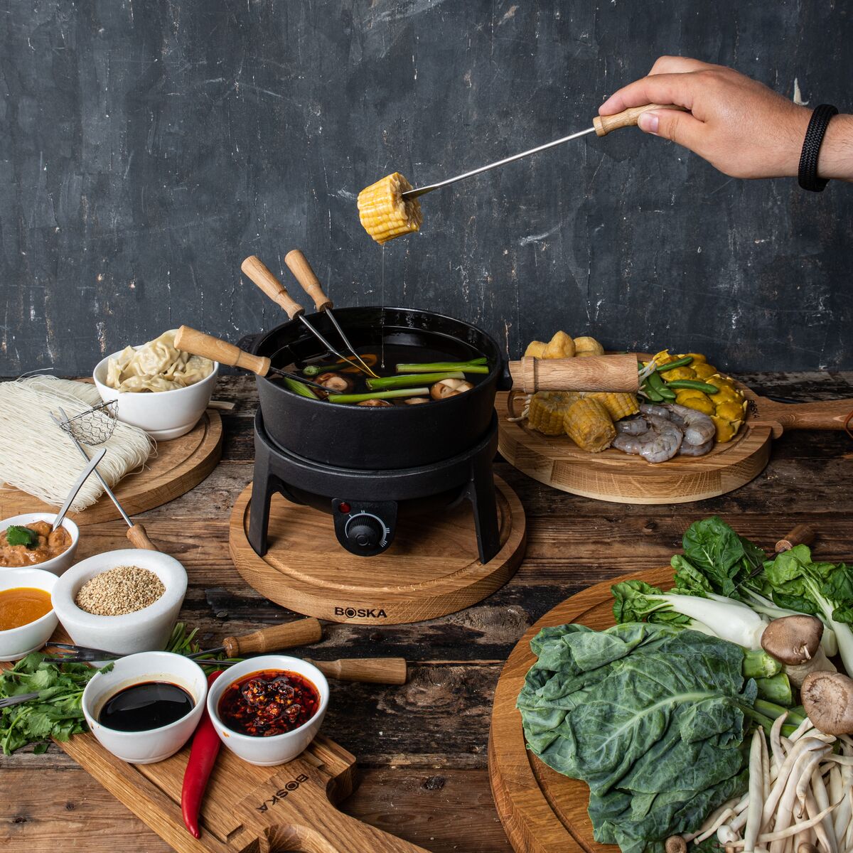 SUNTEC Fondue elektrisch für bis zu 8 Personen - Set mit Gabeln SUNTEC Fondue elektrisch für bis zu 8 Personen - Set mit Gabeln
